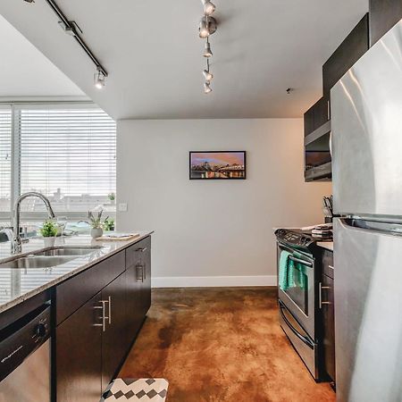 Upscale 2Br Condo - King Bed - Stunning Views Calgary Luaran gambar