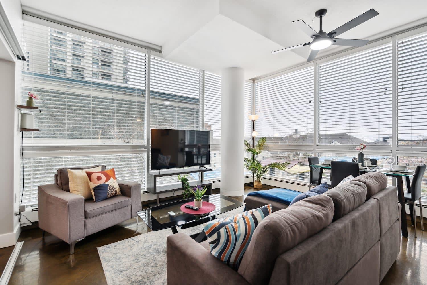 Upscale 2Br Condo - King Bed - Stunning Views Calgary Luaran gambar