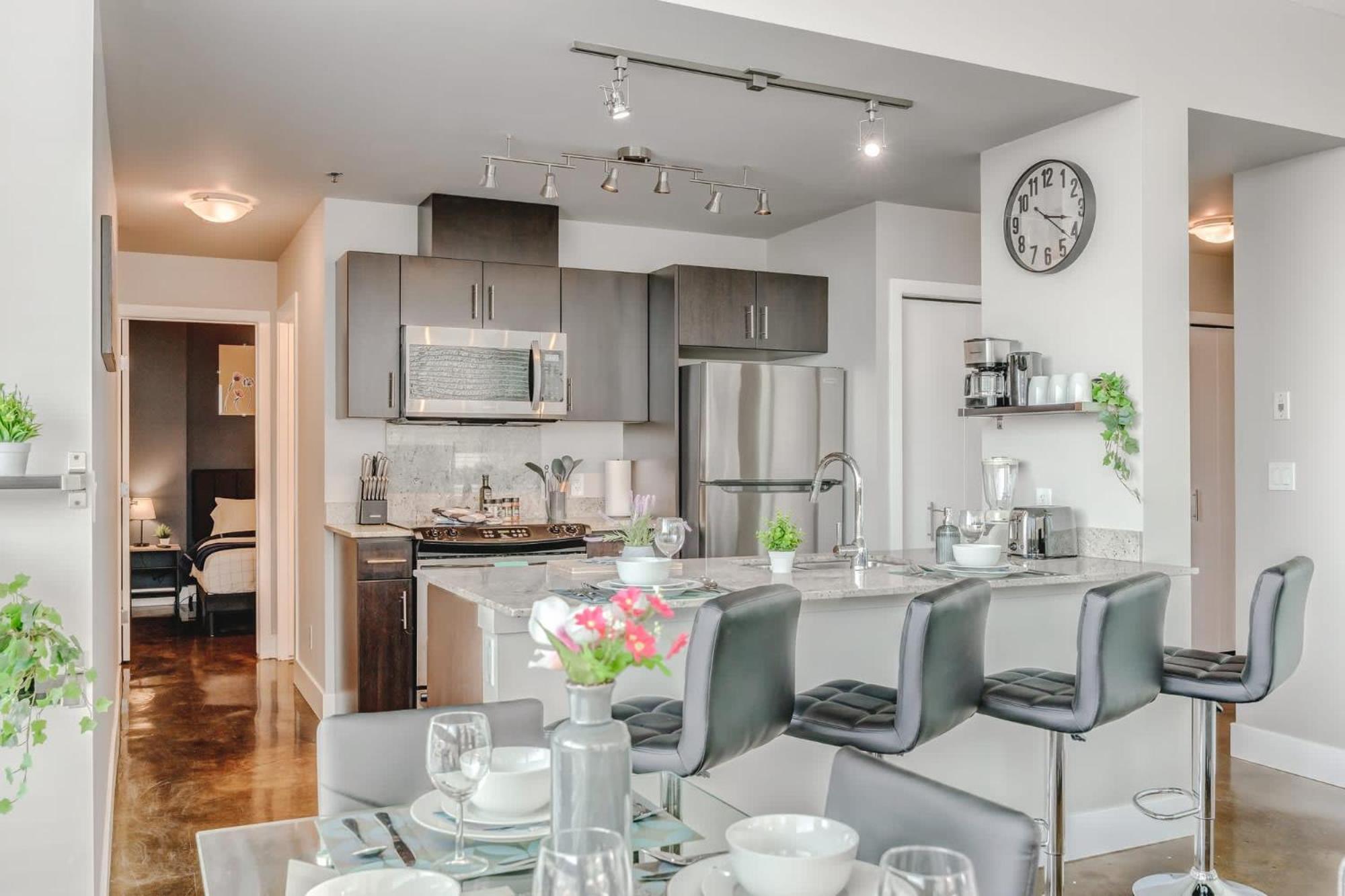 Upscale 2Br Condo - King Bed - Stunning Views Calgary Luaran gambar