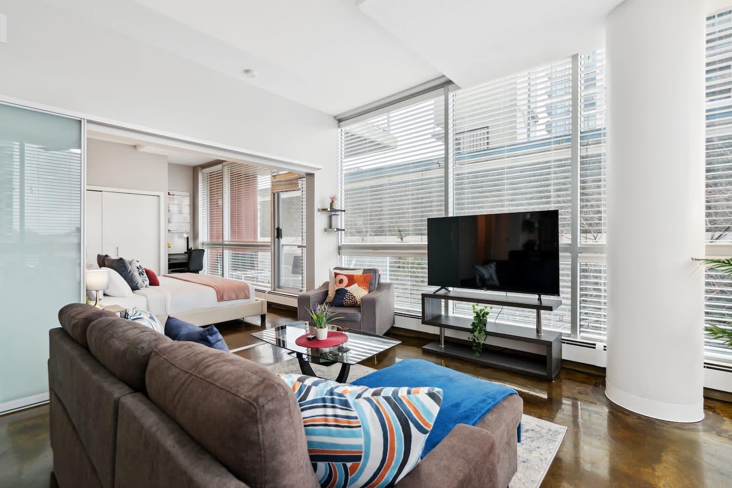 Upscale 2Br Condo - King Bed - Stunning Views Calgary Luaran gambar