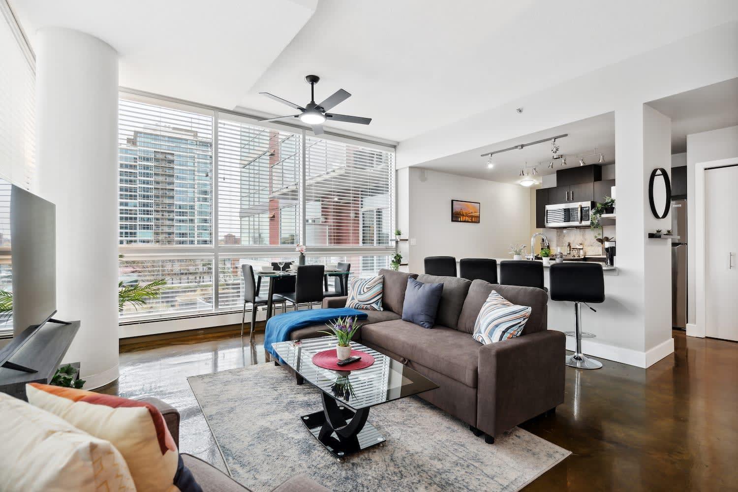 Upscale 2Br Condo - King Bed - Stunning Views Calgary Luaran gambar