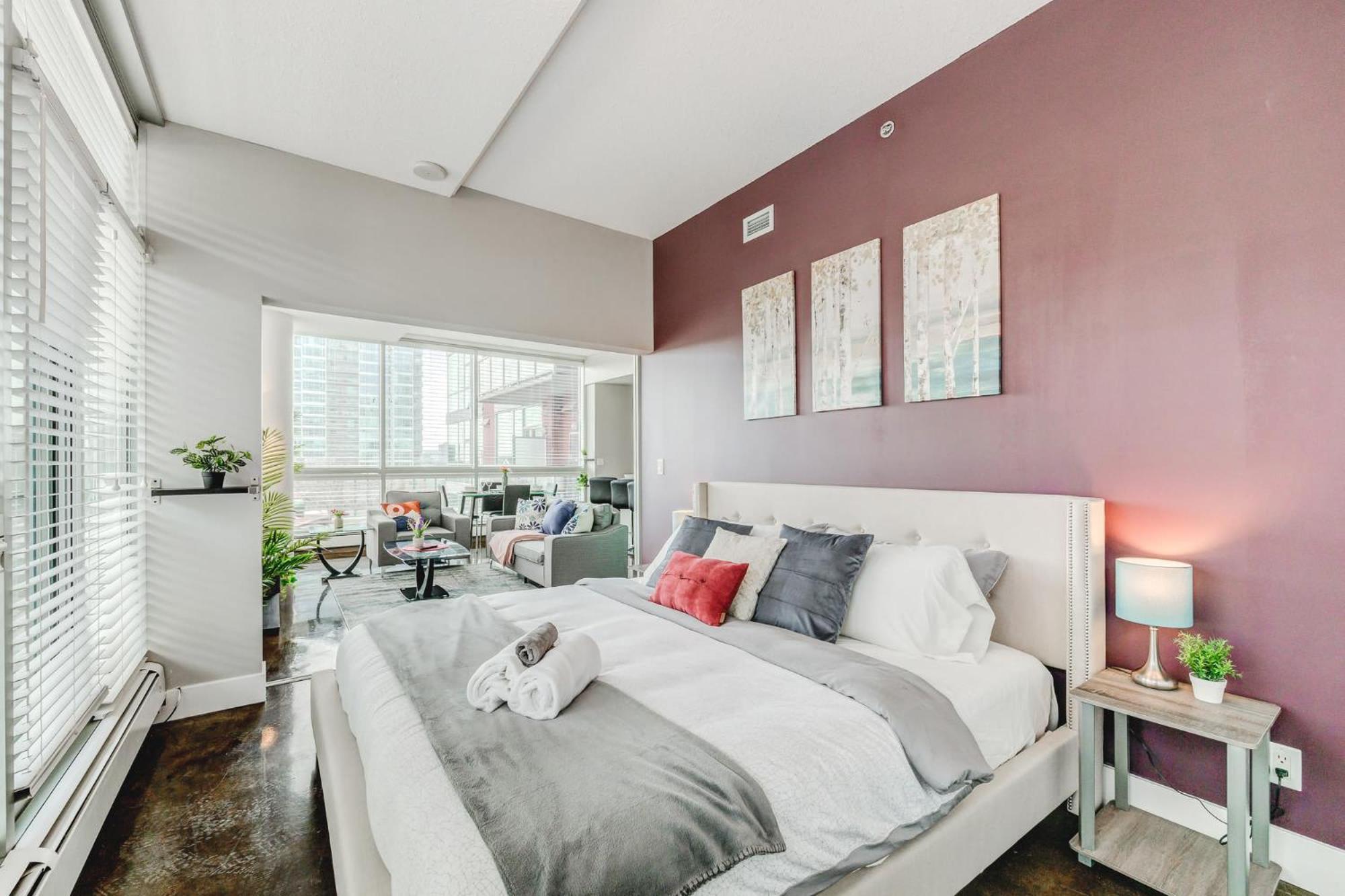 Upscale 2Br Condo - King Bed - Stunning Views Calgary Luaran gambar