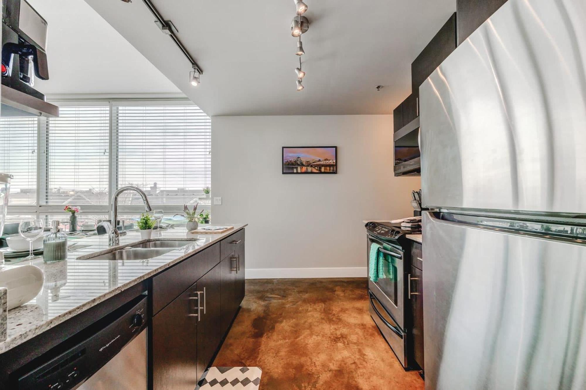 Upscale 2Br Condo - King Bed - Stunning Views Calgary Luaran gambar