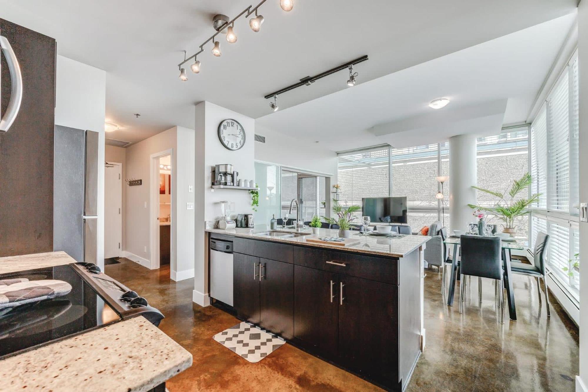 Upscale 2Br Condo - King Bed - Stunning Views Calgary Luaran gambar